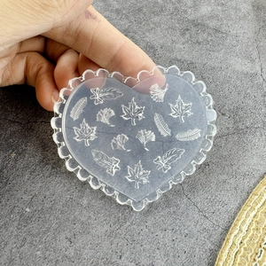 Detailed heart-shaped silicone mold featuring maple and ginkgo leaf patterns for nail art