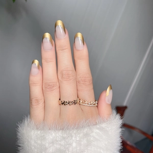 French Style Press On Nails Short Round Nude Pink With Irregular Gold Foil Edges Elegant DIY Manicure Full Cover Fake Nails