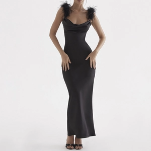 Robe Maxi À Bretelles Col Bénitier Plumes Satin Dos Nu Taille Haute Coupe Ajustée Soirée Pour Femmes
