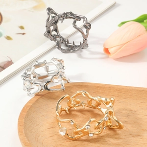 Stylish wavy metal hair claws in gold, silver, and black with rhinestones for women