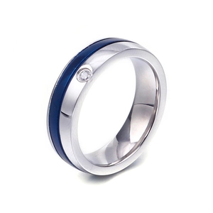 Bague polie en acier titane argent et bleu sertie d'un zircon cubique transparent