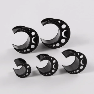 Detailed comparison of different sizes for black hollow moon-shaped ear flesh tunnels