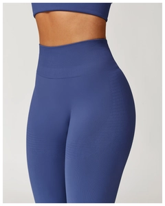 Detailed view of the wide ribbed waistband on dark blue seamless yoga leggings for tummy control