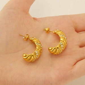 Boucles d'oreilles créoles en acier inoxydable doré 18k avec zircon et texture ondulée