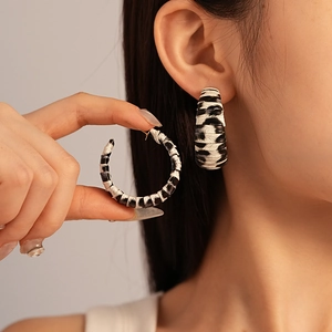 Boucles D'oreilles Créoles En C Rétro Motif Léopard Noir Et Blanc Simili Cuir Alliage Avec Tige En Argent Sterling 925
