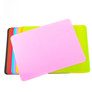 Silicone Placemat Heat Resistant Non-Slip Waterproof For Dining Table Kitchen Protective Mat Reusable Multi-Color