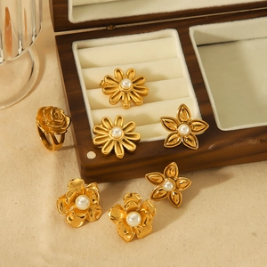 Elegant 18k gold plated stainless steel floral earrings and ring set with pearls