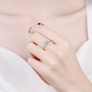 Elegant S925 sterling silver ring featuring a 1ct princess cut moissanite on a model hand