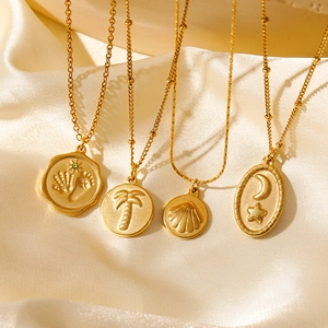 Collane vintage in acciaio inossidabile placcato oro 18K con ciondoli palma, stella e luna