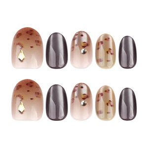 Short round press-on nails with leopard print and grey cat-eye finish with rhinestones