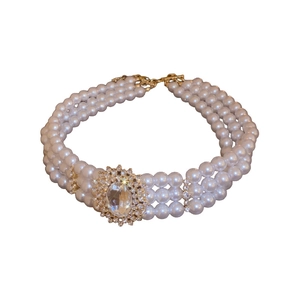 Collier ras-du-cou en perles à trois rangs avec pendentif en cristal ovale vintage