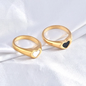 Women's 18K Gold Plated Stainless Steel Heart Ring Minimalist Black White Enamel Finger Ring Western Fashion Jewelry Gift For Her