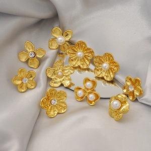 Vintage Flower Stud Earrings 18K Gold Plated 304 Stainless Steel With Faux Artificial Pearl Cubic Zirconia Elegant Jewelry For Women