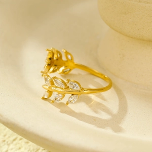 Gold leaf ring in titanium steel featuring micro-set zircons with an open-end design