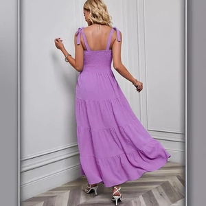 Robe longue violette à plusieurs niveaux avec bretelles nouées pour l'été