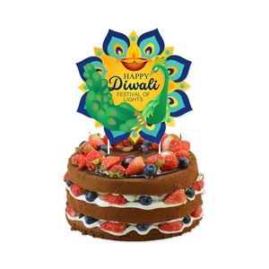 Décoration de gâteau Happy Diwali avec paon et mandalas sur un gâteau au chocolat