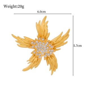 Luxurious gold starfish brooch with sparkling crystals and fine textured metal details