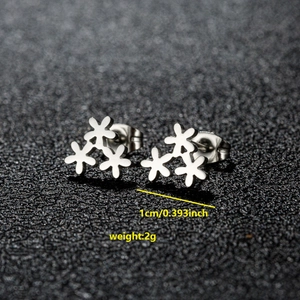 Minimalist silver daisy flower stud earrings in polished stainless steel for women