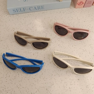 Kids vintage oval sunglasses in four colors with UV400 protection and resin frames