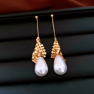 Detail of elegant 18k gold plated drop earrings with mesh texture and white pearls