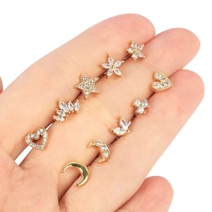 Elegante set di orecchini a lobo in zircone dorato con design a stella luna e farfalla