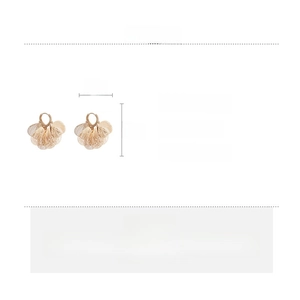 Detailed product dimensions and specifications for gold hollow leaf-shaped copper earrings
