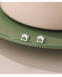 Close-up of S999 sterling silver cat paw stud earrings with clear zircon stones