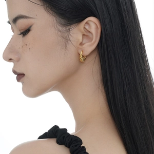 Minimalistische S925 Sterling Silber mehrlagige gewebte hohle Gold Creolen für Damen