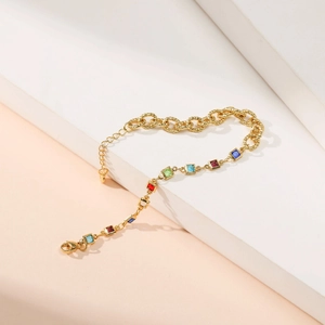 Bracciale placcato oro 18K con pietre di zircone colorate e catena a maglie regolabile