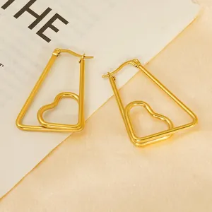 Boucles d'oreilles cœur géométriques en acier inoxydable plaqué or 18 carats sur soie