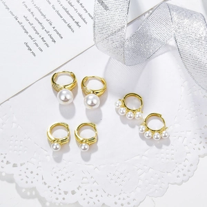 Round Artificial Pearl Hoop Earrings With Copper 18K Gold Plated And Zircon Simple Elegant Style For Women