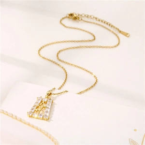 Collana in acciaio inossidabile dorato con ciondolo quadrato a stella e zircone