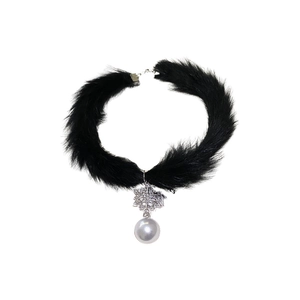 Collier ras du cou en fausse fourrure avec pendentif flocon de neige et perle