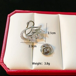 Detailed view of silver swan brooch with zircon inlay showing 2.1cm size and 3.8g weight