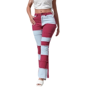 Jean évasé taille haute pour femmes avec design patchwork bordeaux et bleu clair stylé
