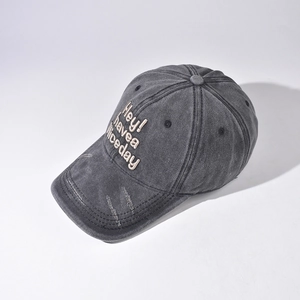 Vintage dunkelgraue Baseballkappe aus gewaschenem Denim mit Stickerei-Schriftzug