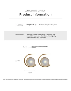 Detail view of French retro C-shaped pearl earrings showing 3.5cm size and 16.2g weight