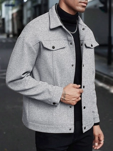 Graue strukturierte Herrenjacke mit klassischem Revers und Brusttaschen mit Klappe
