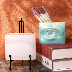 Silikonform für DIY-Stifthalter mit Augen-Relief und Pflanzgefäß aus Gießharz