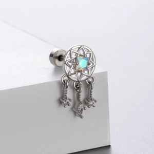 Clou d'oreille attrape-rêves en acier avec opale et pendentifs en zircone