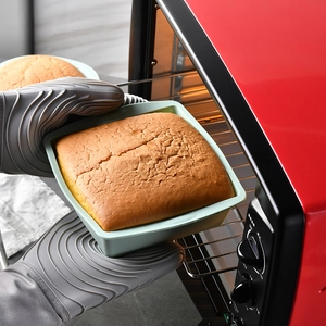 Food-grade silicone cake mold set with heat-resistant non-slip gloves and square baking pan