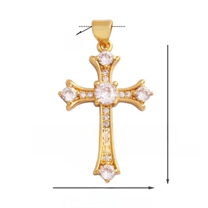 Dettaglio pendente a croce in rame con zirconi, dimensioni 27 mm per 19 mm