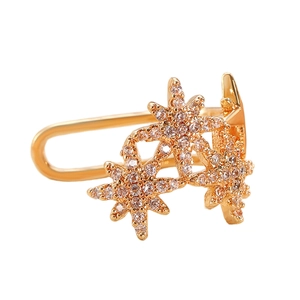 Ear cuff de estrella dorada con circonitas brillantes y diseño en U de tres estrellas