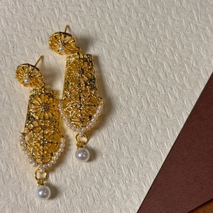 Vintage hollow-out gold geometric drop earrings with elegant faux pearl pendants