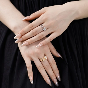 Close-up of S925 sterling silver adjustable rings with gold finish, heart zircon, and G letter