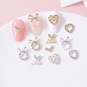 Ciondoli Per Nail Art Con Fiocco A Cuore In Lega Di Metallo Strass Künstliche Perle Sintetiche Decorazioni Per Manicure DIY Design Di Lusso