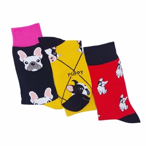 Drei Paar Wadenlange Baumwollsocken mit Comic-Französische-Bulldogge-Mustern und Puppy-Text