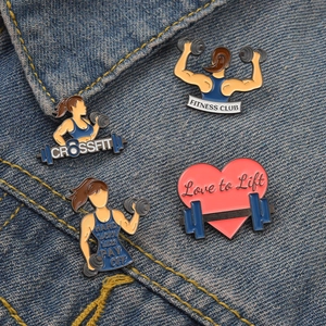 Lot de pins émaillés fitness avec filles de dessin animé sur denim