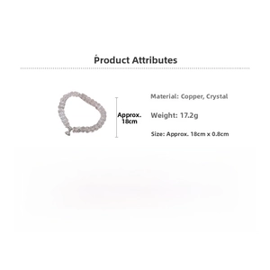 Vue détaillée des perles de cristal facettées et du pendentif lotus du bracelet