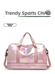 Details der rosa Sporttasche mit separatem Schuhfach und glänzender, wasserfester Optik